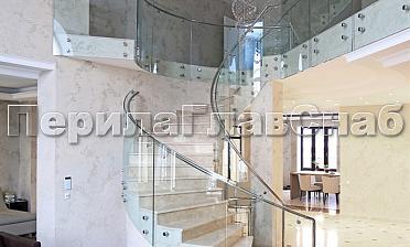 Стеклянные ограждения винтовой лестницы и баллюстрады купить в Уфе