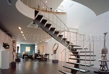 Изготовление лестниц для загородного дома купить в Уфе