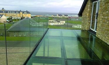 Стеклянные полы на балконе купить в Уфе