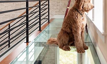 Стеклянный пол на площадке в частном доме купить в Уфе