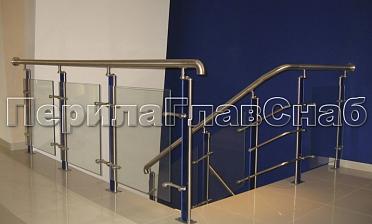 Ограждение со стойками с акриловыми вставками на спайдерных стеклодержателях купить в Уфе