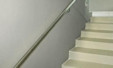 Пристенный поручень из нержавеющей стали купить в Уфе