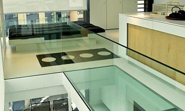 Стеклянные полы на кухне купить в Уфе