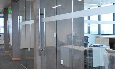 Цельностеклянные перегородки для офиса купить в Уфе