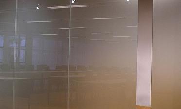 Стеклянные матовые перегородки в офис премиум купить в Уфе