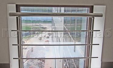 Межэтажное ограждение из нержавеющей стали с торцевым креплением для окон купить в Уфе