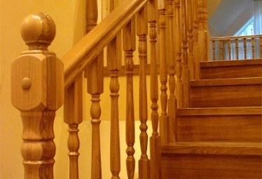 Деревянные лестницы купить в Уфе