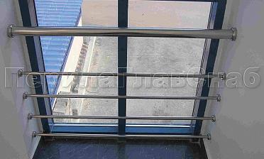 Ограждение на окнах из нержавещей трубы с ригелями купить в Уфе