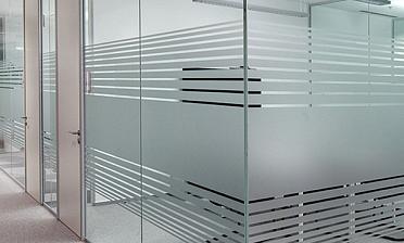 Стеклянные офисные перегородки с матовой пленкой купить в Уфе