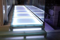 Стеклянные полы и подиумы в Уфе. Готовые проекты ПерилаГлавСнаб - фото 1